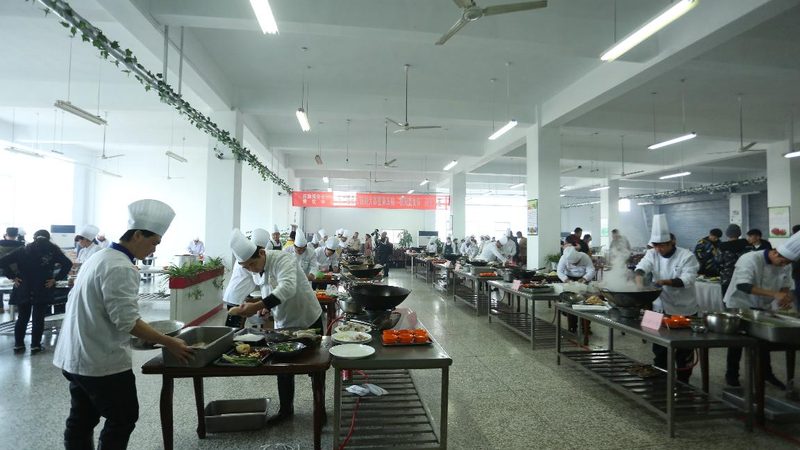 小型中央厨房设备：揭秘批发价格的背后因素